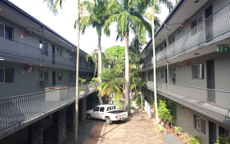 Lake Central Cairns - Courtyard